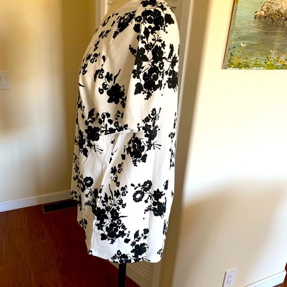 COPY - Pretty, plus size, cotton/poly blend shirt, new with tags. - Picture 3 of 6